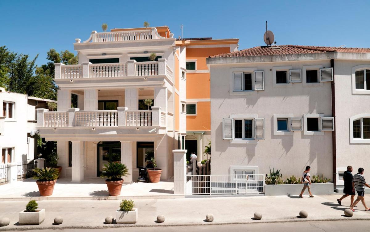 Apartments Grifone Lux Herceg Novi Exterior foto