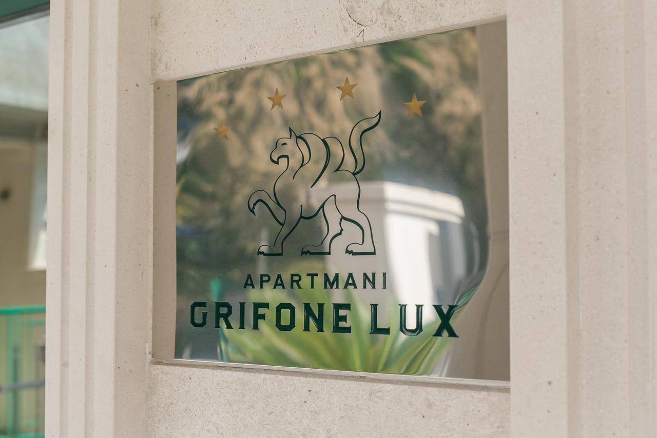 Apartments Grifone Lux Herceg Novi Exterior foto